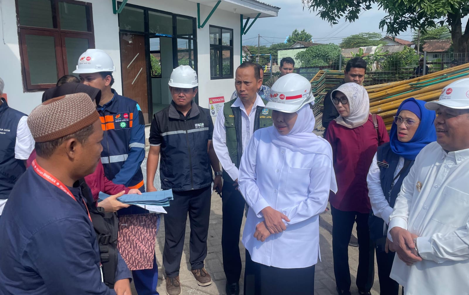 1000844717 Anggota TACB, Cak Arif saat menghadap Gubernur Jatim, Khofifah Indar Parawansa./bongkah.id/Karimatul Maslahah/
