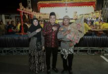 Kapolres bersama Bupati Jombang dan dalang wayang kulit./bongkah.id/Karimatul Maslahah/