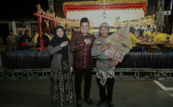Kapolres bersama Bupati Jombang dan dalang wayang kulit./bongkah.id/Karimatul Maslahah/