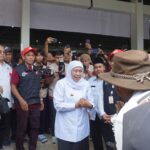 Gubernur Jatim Khofifah Indar Parawansa saat tiba di CAI Wonosalam Jombang./bongkah.id/Karimatul Maslahah/