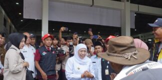 Gubernur Jatim Khofifah Indar Parawansa saat tiba di CAI Wonosalam Jombang./bongkah.id/Karimatul Maslahah/