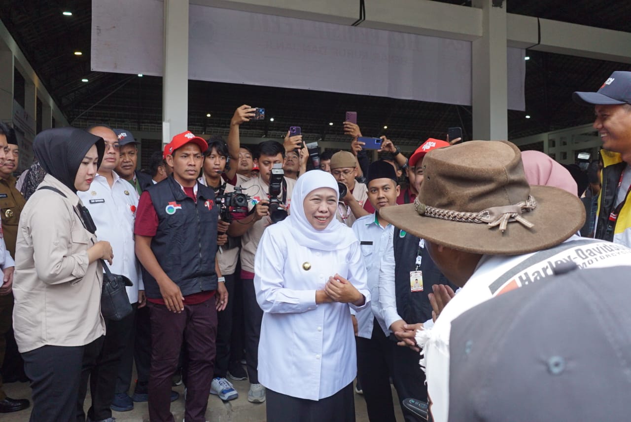 1000849049 Gubernur Jatim Khofifah Indar Parawansa saat tiba di CAI Wonosalam Jombang./bongkah.id/Karimatul Maslahah/
