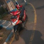 Motor yang ditinggal korban di sebrang rolak 9./bongkah.id/Karimatul Maslahah/