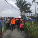 Proses evakuasi korban KMP Tunu Pratama.