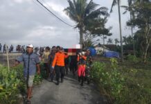 Proses evakuasi korban KMP Tunu Pratama.