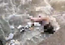 proses evakuasi jasad Romadhona di bawah jembatan keling Mojokerto./bongkah.id/Karimatul Maslahah/