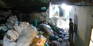 Rekaman CCTV pelaku saat hendak membobol rumah juragan rongsokan di Jombang./bongkah.id/Karimatul Maslahah/