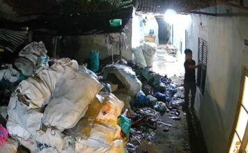 Rekaman CCTV pelaku saat hendak membobol rumah juragan rongsokan di Jombang./bongkah.id/Karimatul Maslahah/