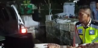 kakek di Jombang usai ketahuan melakukan aksi percobaan bunuh diri./bongkah.id/Karimatul Maslahah/