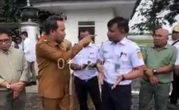 Bupati Jember Fawait Marah dan Menduding Petugas KAI.