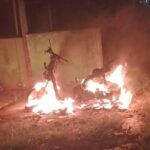 Motor terbakar di Ploso, Jombang./bongkah.id/Karimatul Maslahah/