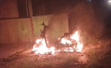 Motor terbakar di Ploso, Jombang./bongkah.id/Karimatul Maslahah/