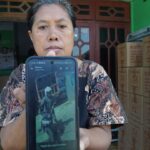 warga menunjukkan aksi pencuri tabung gas terekam kamera CCTV. Bongkah.id/Karimatul Maslahah/