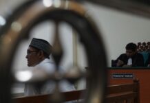 Eko Fitrianto saat duduk di kursi persidangan PN Jombang./bongkah.id/Karimatul Maslahah/