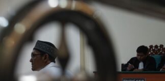 Eko Fitrianto saat duduk di kursi persidangan PN Jombang./bongkah.id/Karimatul Maslahah/