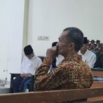 Misman ayah Putri Regita Amanda saat menjadi saksi persidangan di PN Jombang./bongkah.id/Karimatul Maslahah/