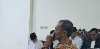 Misman ayah Putri Regita Amanda saat menjadi saksi persidangan di PN Jombang./bongkah.id/Karimatul Maslahah/