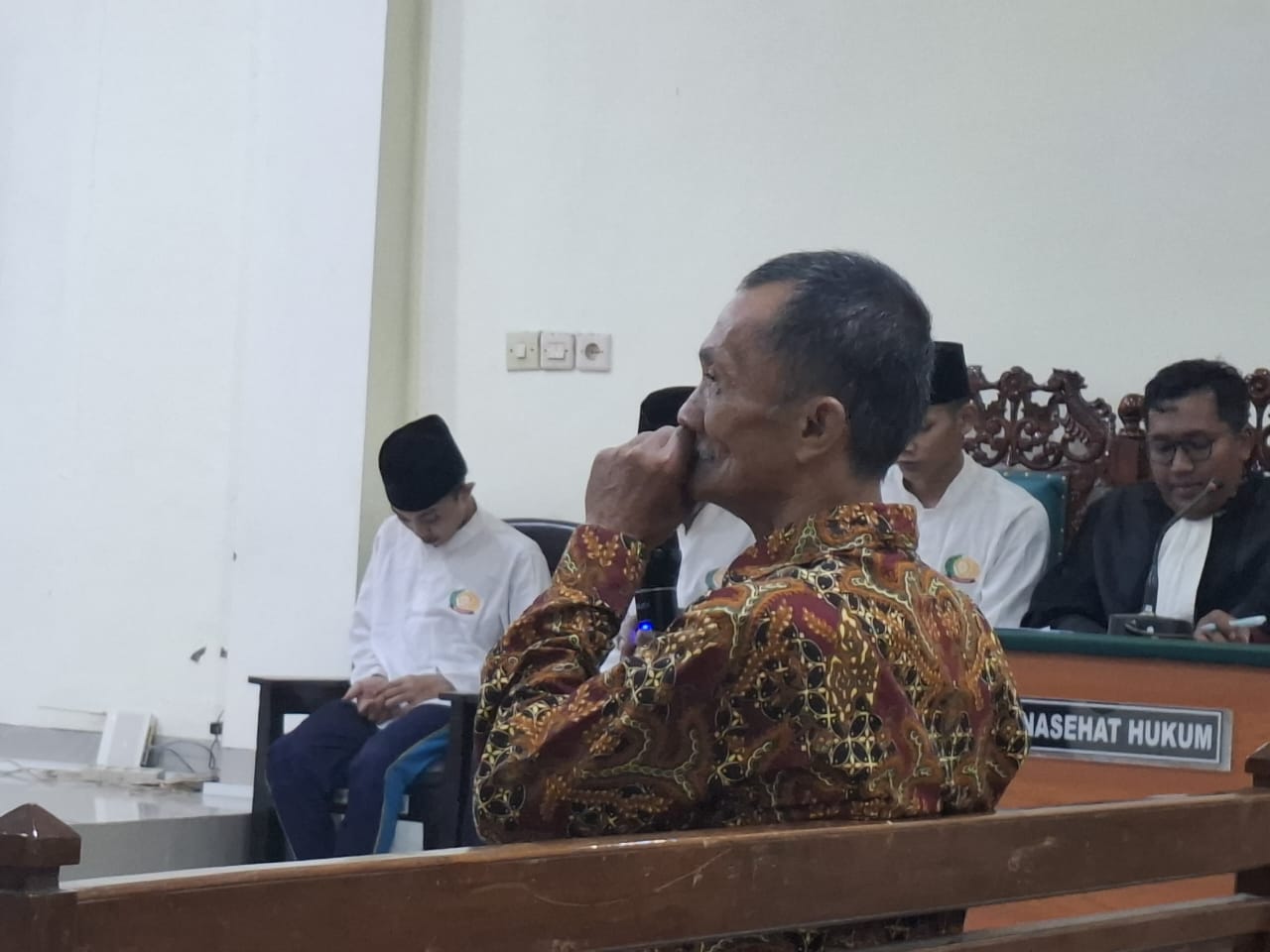 1000880674 Misman ayah Putri Regita Amanda saat menjadi saksi persidangan di PN Jombang./bongkah.id/Karimatul Maslahah/
