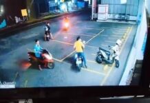 Rekaman CCTV detik-detik pencurian motor milik karyawan Indomaret di Jombang./bongkah.id/Karimatul Maslahah/