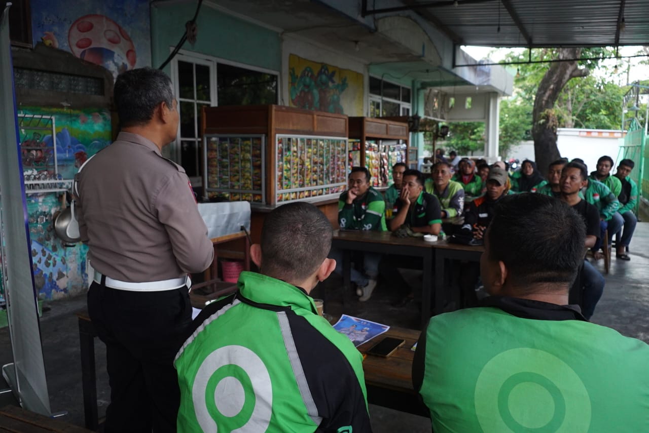 1000880876 Komunitas ojol di Jombang saat menghadiri sosialisasi operasi patuh semeru 2025./bongkah.id/Karimatul Maslahah/