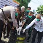 Pemusnahan barang bukti di halaman Kejari Jombang./bongkah.id/Karimatul Maslahah/