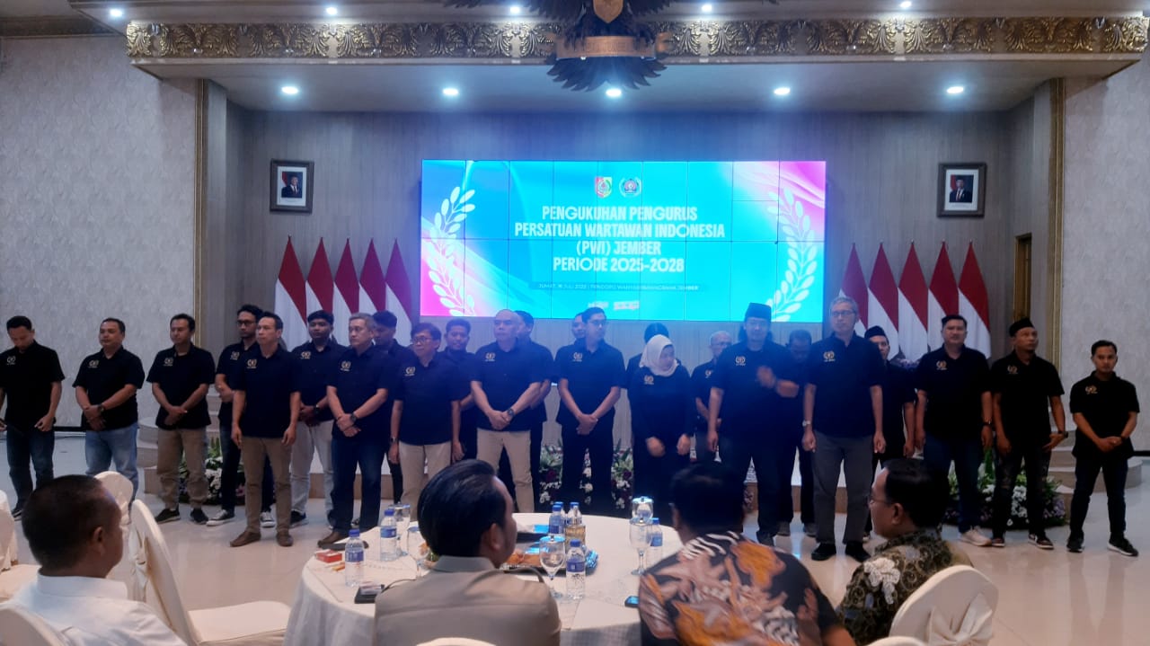 1000887527 Pengukuhan Pengurus PWI Jember Periode 2025-2028 di Pendapa Wahyawibawagraha Jember. Bongkah.id/Muhammad Hatta/