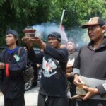 Prosesi kirab tutupan suro di Sanggar Kerto Kerti Kencono Putri./bongkah.id/Karimatul Maslahah/