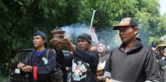 Prosesi kirab tutupan suro di Sanggar Kerto Kerti Kencono Putri./bongkah.id/Karimatul Maslahah/