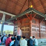 Peziarah berada di makam Syech Sulikhi Wilangan Nganjuk. Bongkah.id/Karimatul Maslahah/