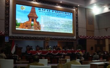 Rapat paripurna di ruang rapat Graha Whicesa DPRD Kabupaten Mojokerto./bongkah.id/Karimatul Maslahah/