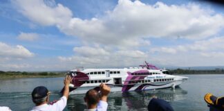 Kapal cepat rute Banyuwangi-Denpasar resmi mulai beroperasi sebagai alternatif baru bagi masyarakat dan wisatawan yang ingin menyeberang ke Bali tanpa harus mengantre panjang di Pelabuhan Ketapang-Gilimanuk