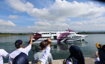 Kapal cepat rute Banyuwangi-Denpasar resmi mulai beroperasi sebagai alternatif baru bagi masyarakat dan wisatawan yang ingin menyeberang ke Bali tanpa harus mengantre panjang di Pelabuhan Ketapang-Gilimanuk