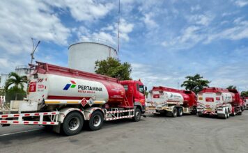 Truk tangki Pertamina dikerahkan untuk penuhi kuota BBM Pertalite, Pertamax, dan Biosolar di Jember. Bongkah.id/Muhammad Hatta/