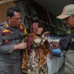 Pengemis saat diamankan oleh petugas gabungan di Kota Mojokerto, Rabu (30/7/2025). Bongkah.id/Karimatul Maslahah/