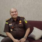 Kepala Seksi Pidana Khusus Kejari Mojokerto, Rizky Raditya Eka Putra saat dimintai keterangan./bongkah.id/Karimatul Maslahah/