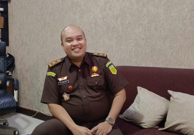 1000916138 Kepala Seksi Pidana Khusus Kejari Mojokerto, Rizky Raditya Eka Putra saat dimintai keterangan./bongkah.id/Karimatul Maslahah/