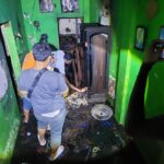Kondisi rumah usai dibakar pemiliknya setelah cekcok dengan istrinya. Bongkah.id/Karimatul Maslahah/
