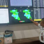 Kepala Bapenda Jombang Hartono saat menunjukkan grafik wajib pajak./bongkah.id/Karimatul Maslahah/