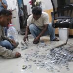 Warga saat melakukan protes kenaikan pajak di Bapenda Jombang./bongkah.id/Karimatul Maslahah/