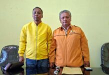 Ketua Organizing Committee (OC) Musda, Imam Wihdan Zarkasyi (Jaket kuning) Ketua Steering Committee (SC) Musda XI Golkar Kota Kediri, Arif Murfodi ( jaket Coklat)