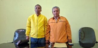 Ketua Organizing Committee (OC) Musda, Imam Wihdan Zarkasyi (Jaket kuning) Ketua Steering Committee (SC) Musda XI Golkar Kota Kediri, Arif Murfodi ( jaket Coklat)