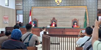 Sidang kasus mutilasi dalam koper di Kediri.