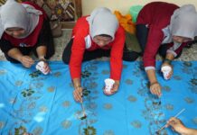 IRT Mojotrisno Jombang saat mengikuti pelatihan di Rumah Berkah Mojo Batik Jombang./bongkah.id/Karimatul Maslahah/
