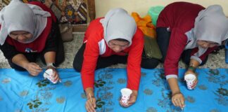 IRT Mojotrisno Jombang saat mengikuti pelatihan di Rumah Berkah Mojo Batik Jombang./bongkah.id/Karimatul Maslahah/