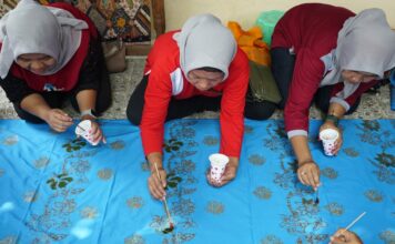 IRT Mojotrisno Jombang saat mengikuti pelatihan di Rumah Berkah Mojo Batik Jombang./bongkah.id/Karimatul Maslahah/