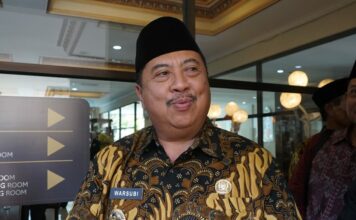 Bupati Jombang Warsubi saat dimintai keterangan./bongkah.id/Karimatul Maslahah/