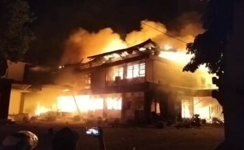 Gedung DPRD Kota Kediri dibakar demonstran. Istimewa
