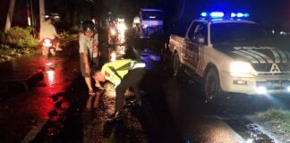 polisi saat melakukan olah TKP di jalan raya cendrawasih, Jombang./bongkah.id/Karimatul Maslahah/
