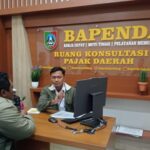Warga mendatangi kantor Bapenda Jombang mengajukan keberatan./bongkah.id/Karimatul Maslahah/