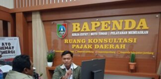 Warga mendatangi kantor Bapenda Jombang mengajukan keberatan./bongkah.id/Karimatul Maslahah/